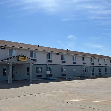 恩波里亚速8酒店 外观 照片